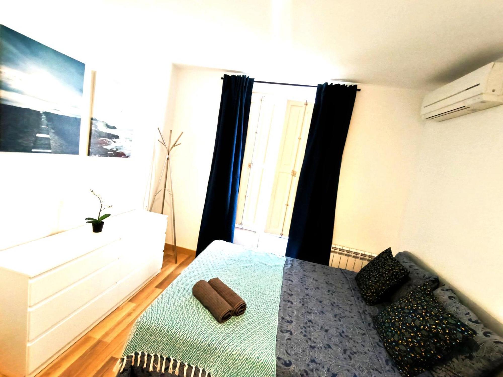 Oasis - By La Rambla Hostel Barcelona